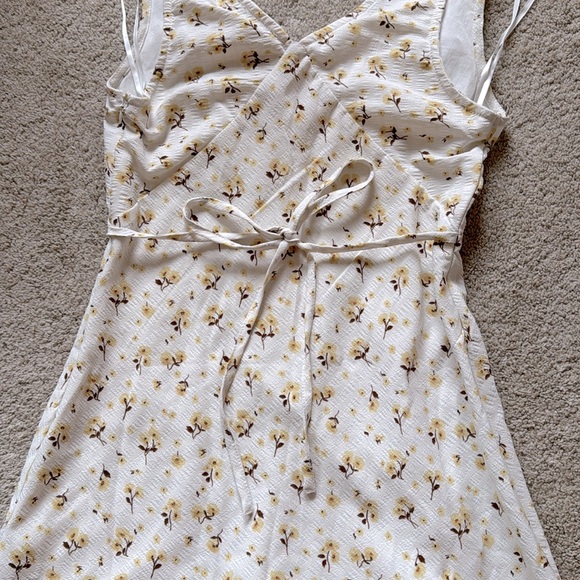 Princess Polly white floral dress - Picture 3 of 3